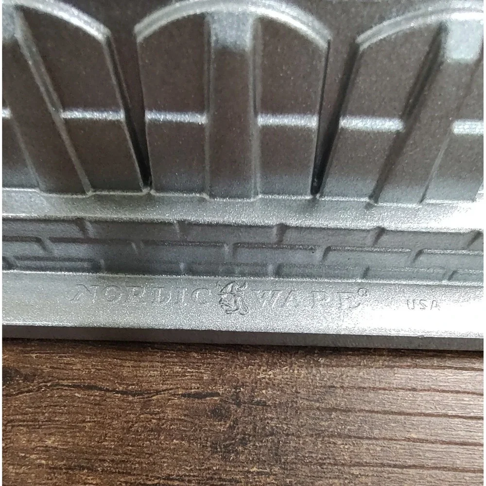 Nordic Ware Gingerbread House Cottage Cake Mold 2.1L 9 Cups William Sonoma D8
